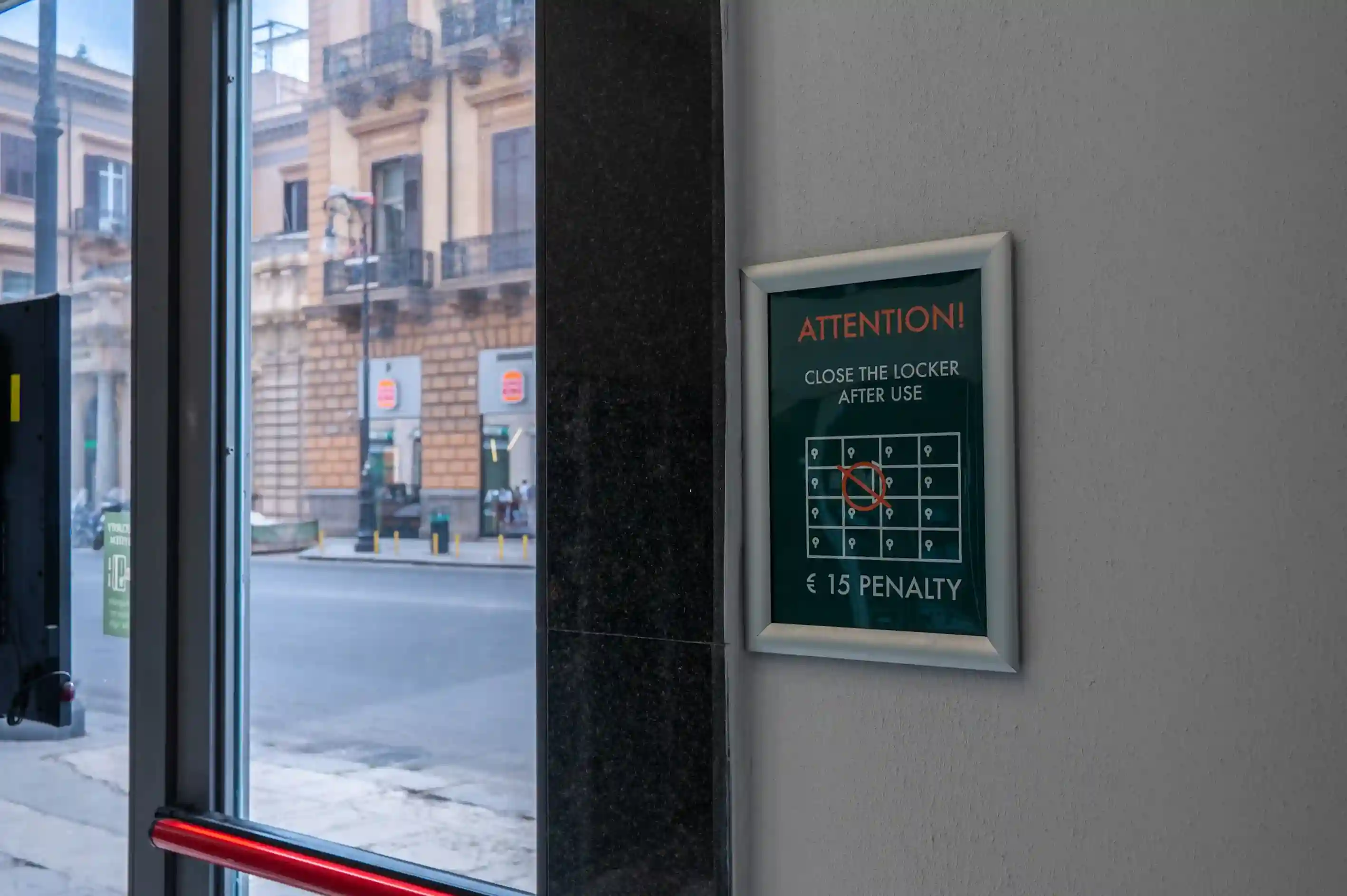 Locker per valigie vicini al centro città di Palermo